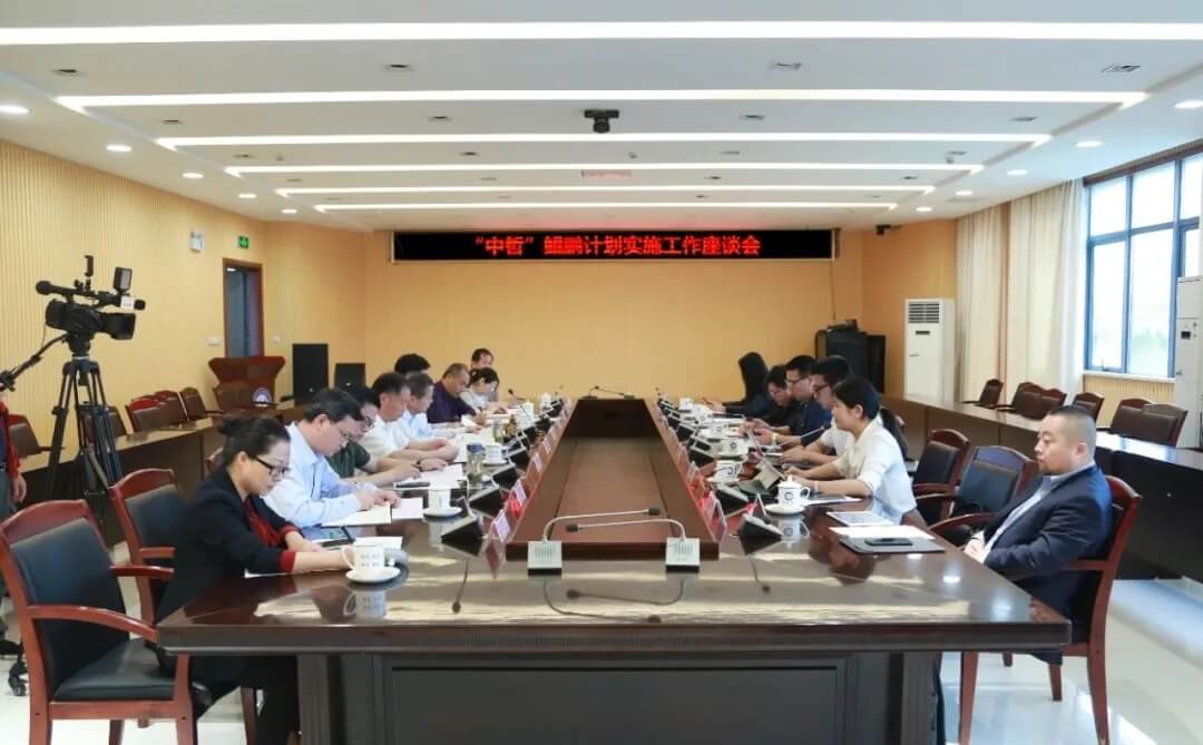 1624587078788423.jpg 浓浓母校情、依依校友心,杨和荣董事长出席安徽理工大学三项活动