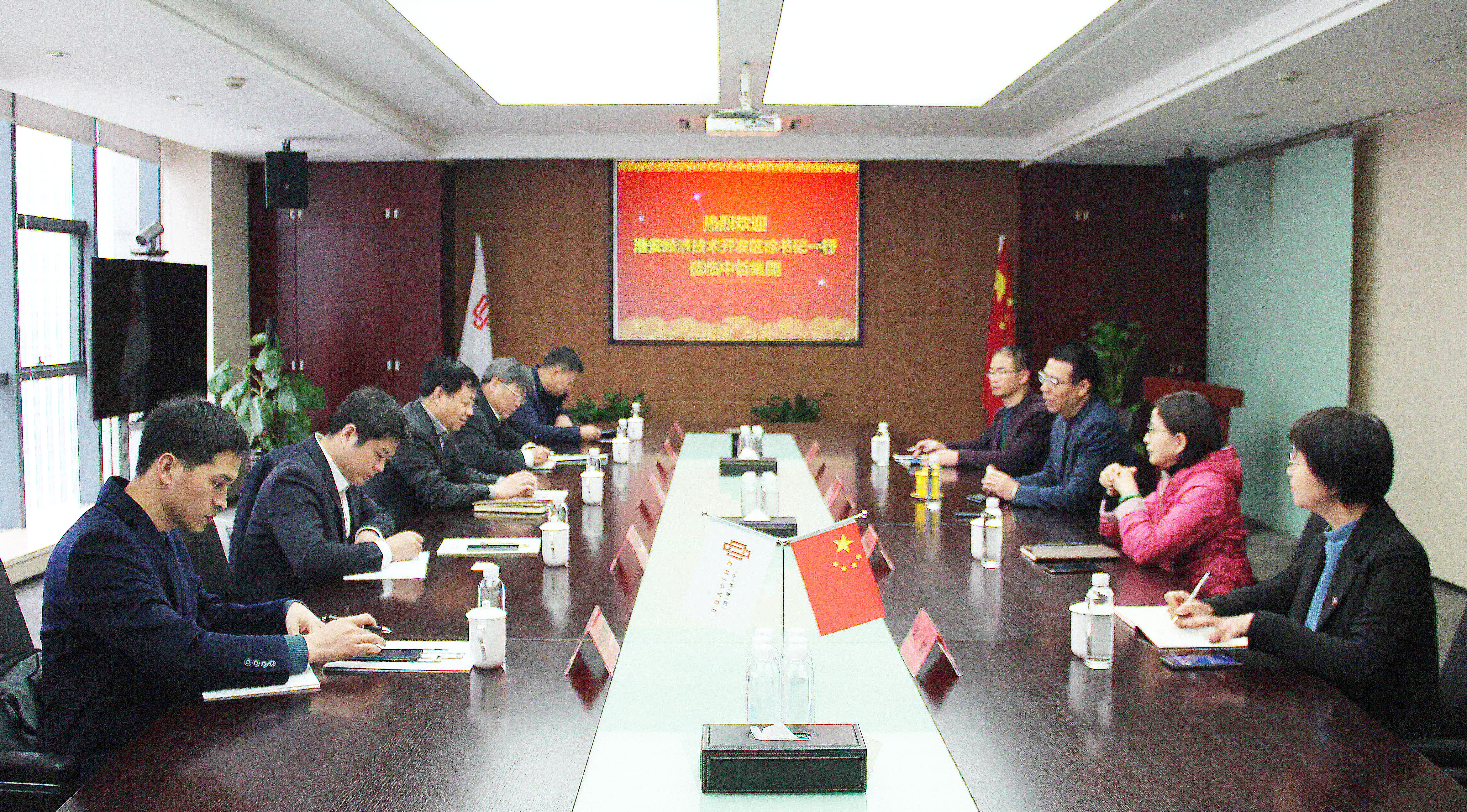 1614677006589853.jpg 淮安经济技术开发区徐书记一行莅临聚鑫汇集团
