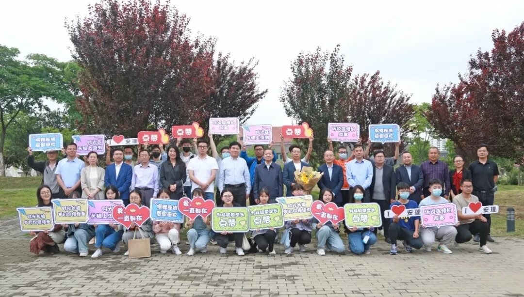 1624587104626398.jpg 浓浓母校情、依依校友心,杨和荣董事长出席安徽理工大学三项活动
